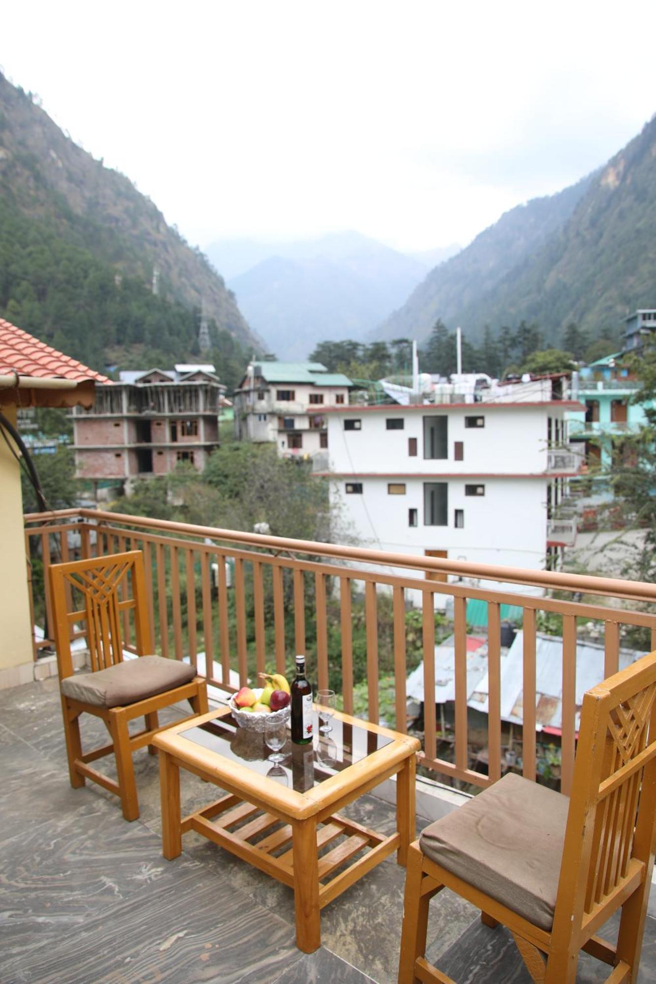 Hotel Purnima Riverside 카솔 외부 사진