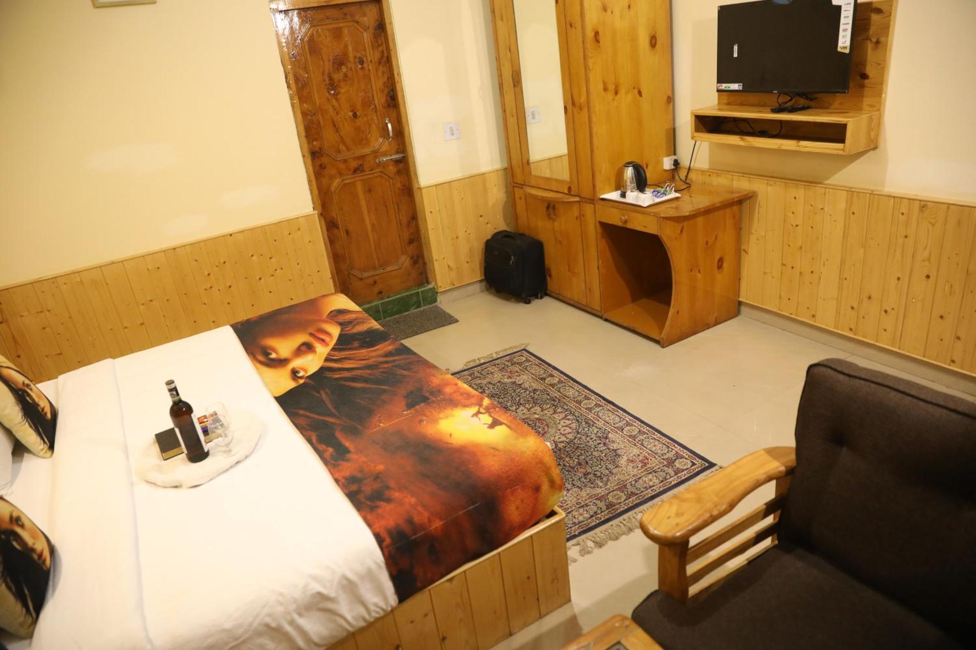 Hotel Purnima Riverside 카솔 외부 사진